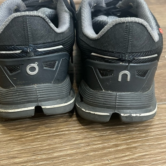 Women's On Running Cloudflyer Sneaker - Picture 5 of 10